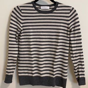 Like new Everlane cashmere crew neck sweater. S/XS